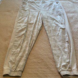 ATHLETA — tan camo Brooklyn Joggers -- size 18